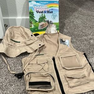 #safari , mini explorer vest and hat. Used good for kids 4-6 yrs old